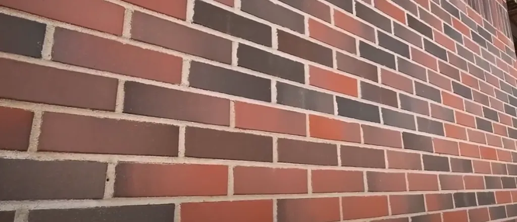 Кирпич “Строма” используется для строительства заборов, ограждений, беседок, каминов и барбекю, придавая участку завершенный и респектабельный вид. Кирпич “Строма” используется для строительства заборов, ограждений, беседок, каминов и барбекю, придавая участку завершенный и респектабельный вид.