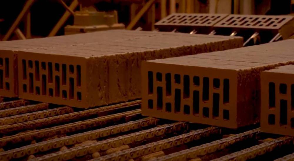 Продукция завода отвечает требованиям ГОСТ 530-2012 «Кирпич и камень керамические».