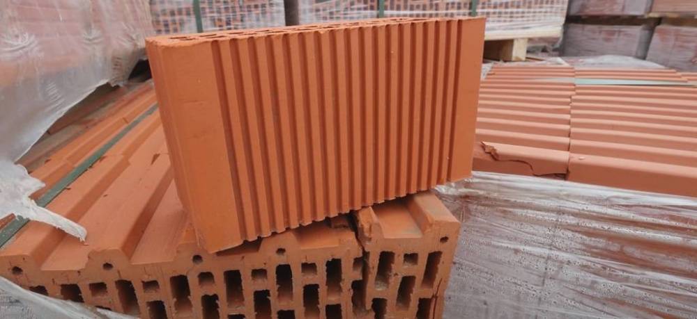 Керамические блоки в Москве по доступной цене. Широкий выбор керамических блоков с доставкой до Вашего объекта. Звоните!